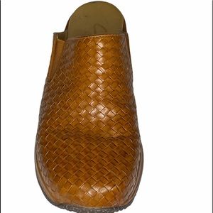 CLARKS BASKET WEAVE MULE CLOGS SIZE 8